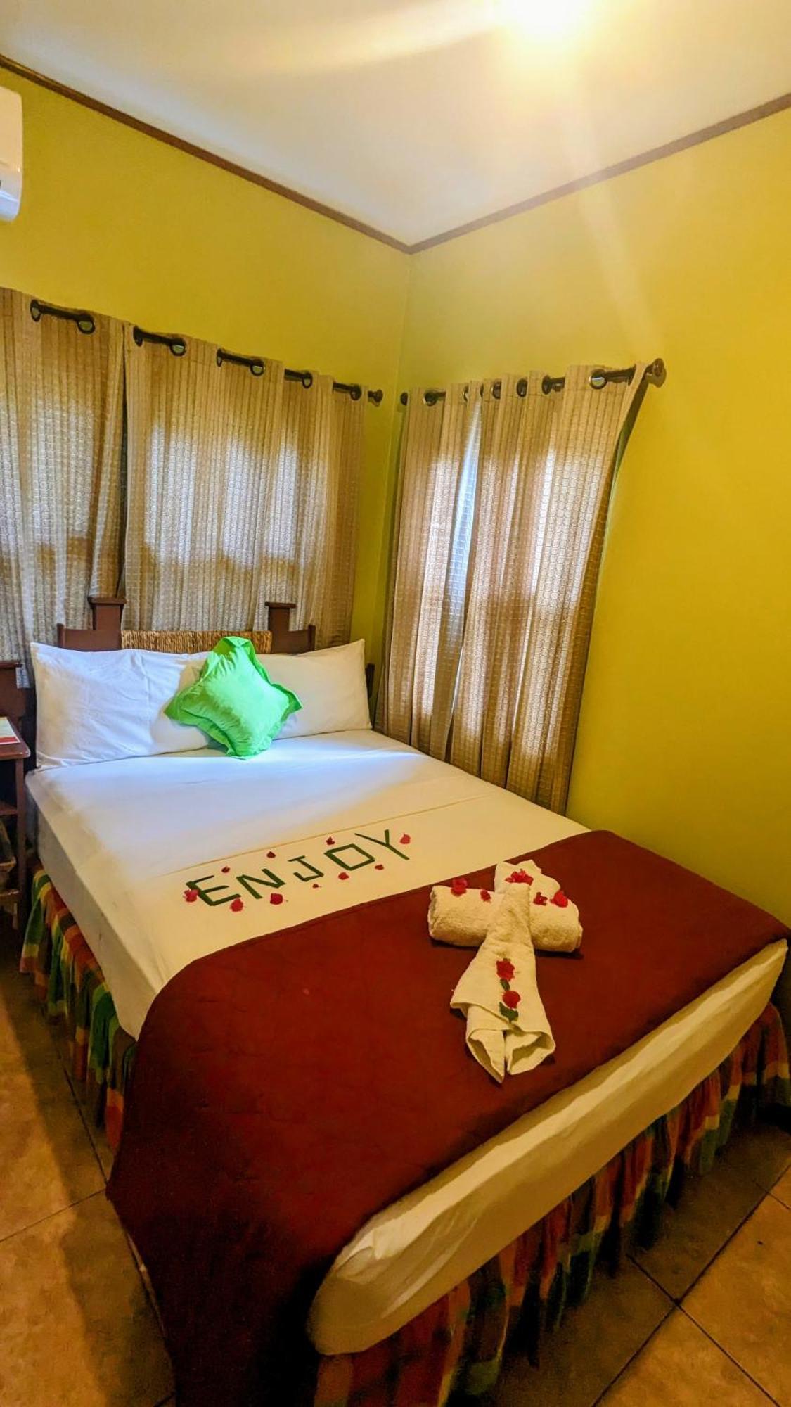 Hotel Sunset Lane Laborie Habitación foto